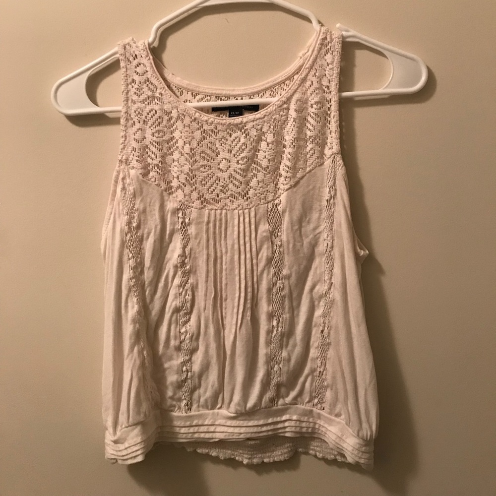 American Eagle Cream Top w Lace Detail